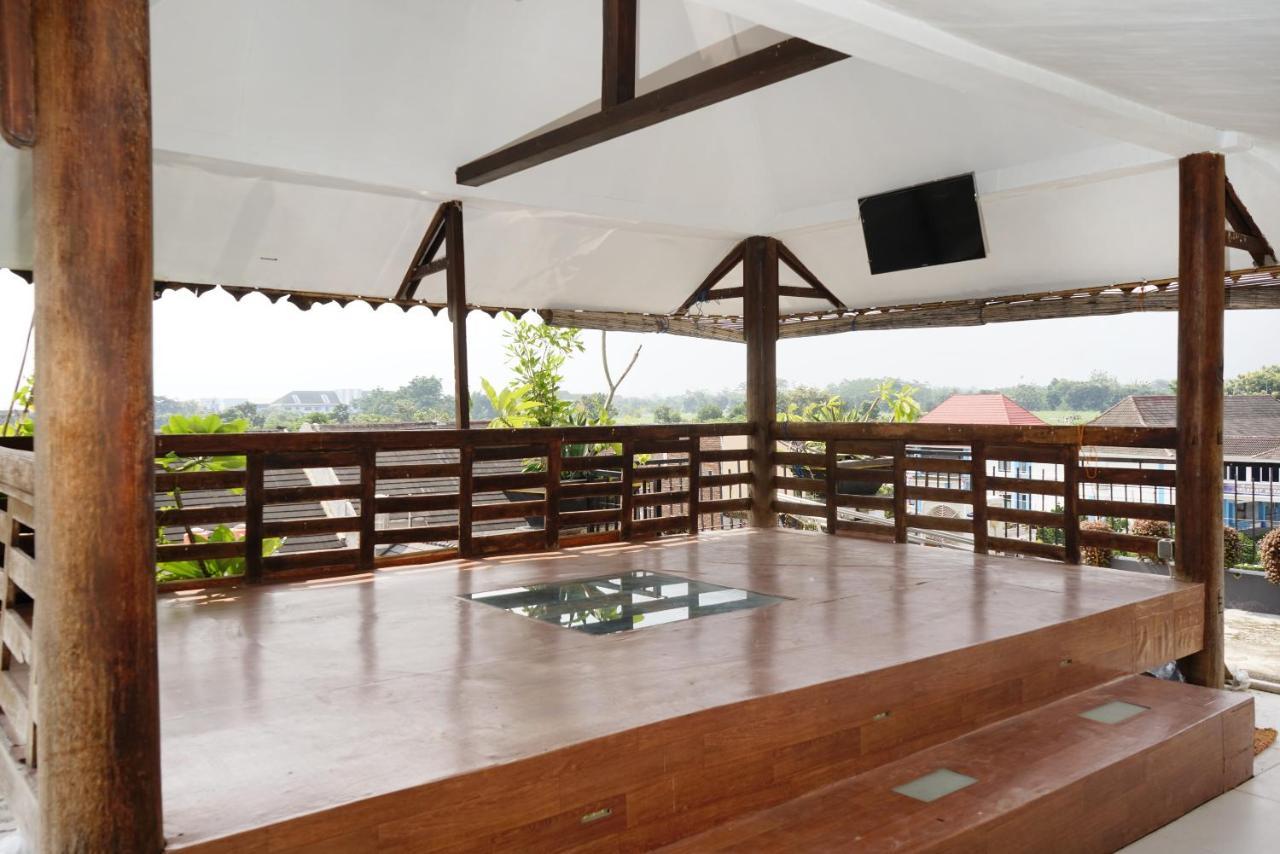 Super Oyo 444 Rafitha Homestay Baturetno Exterior photo