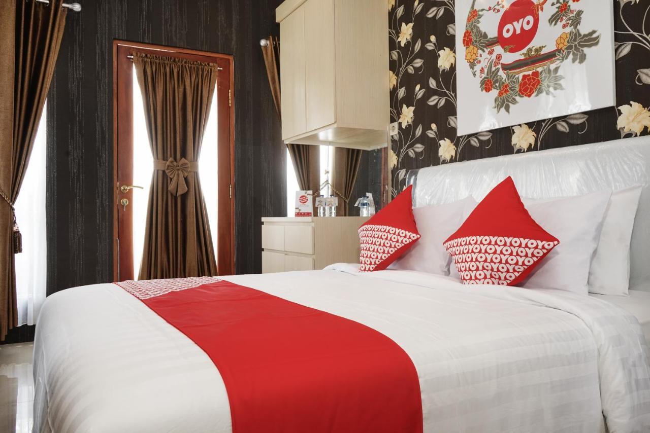 Super Oyo 444 Rafitha Homestay Baturetno Exterior photo